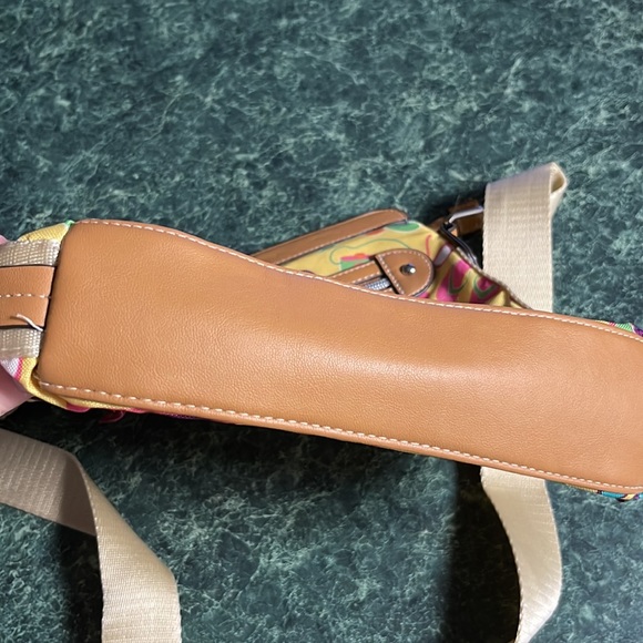 Lily Bloom Summer Fun yellow crossbody bag - Picture 6 of 10